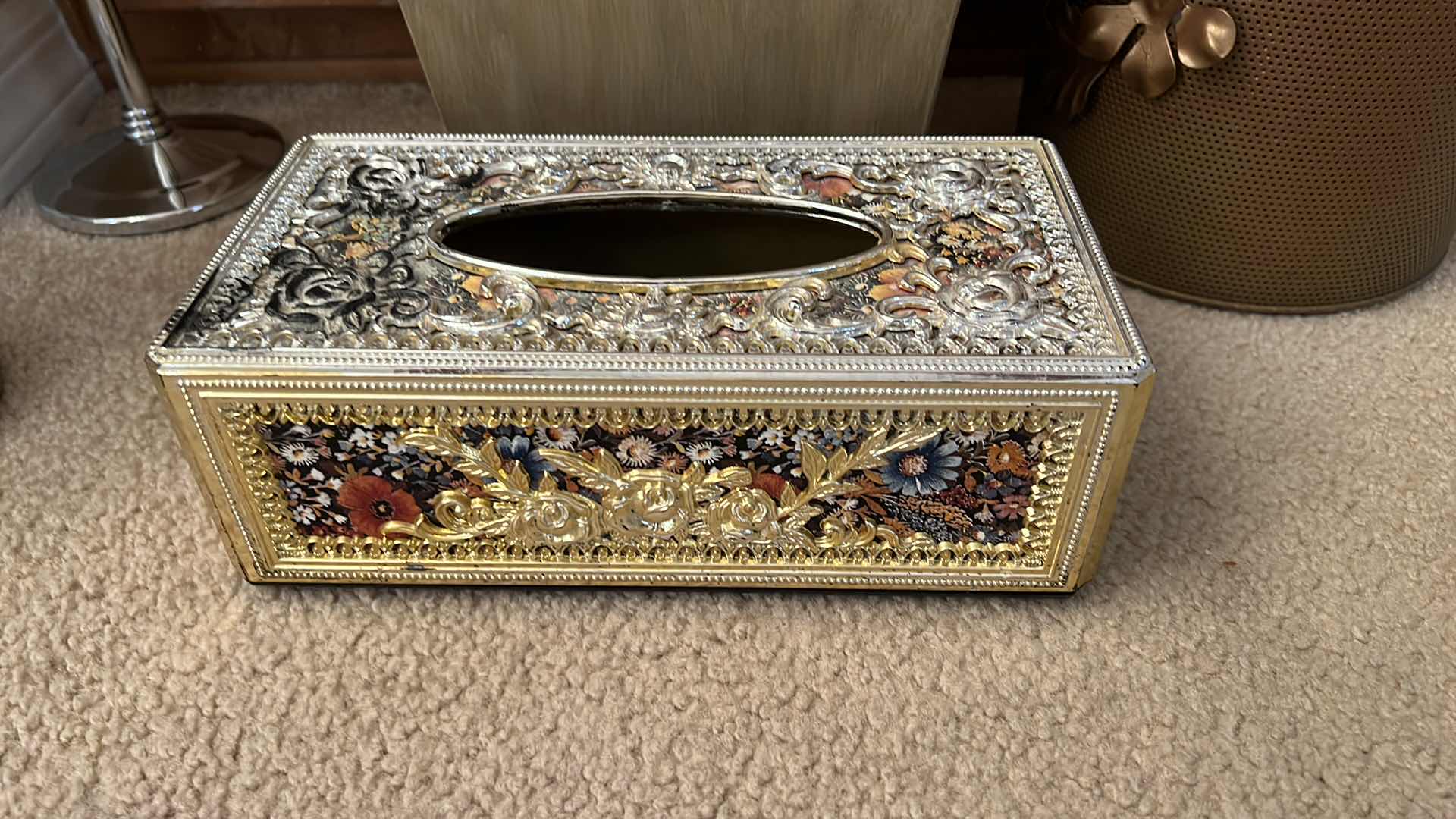 Photo 1 of BATHROOM ACCESSORIES (TRASH BINS, MIRRORS & KLEENEX HOLDER)