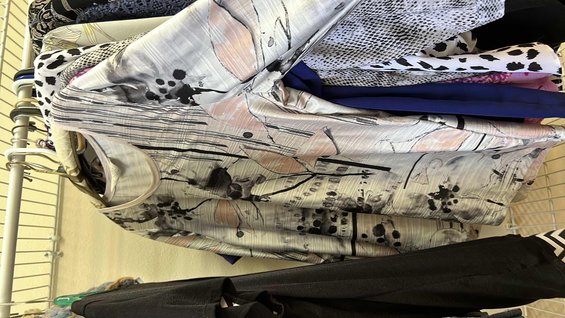 Photo 2 of LADIES 2 RACKS OF CLOTHES (SIZE S-L)