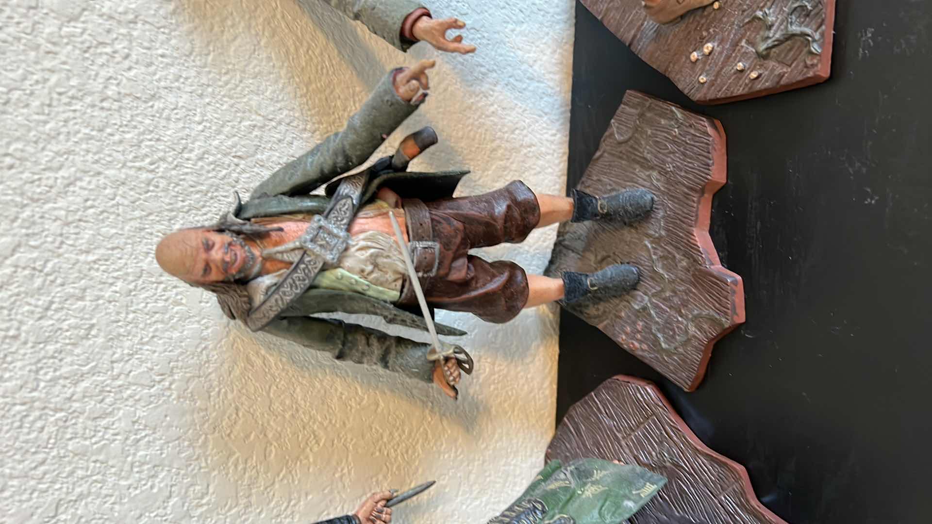 Photo 4 of 3 FIGURINES