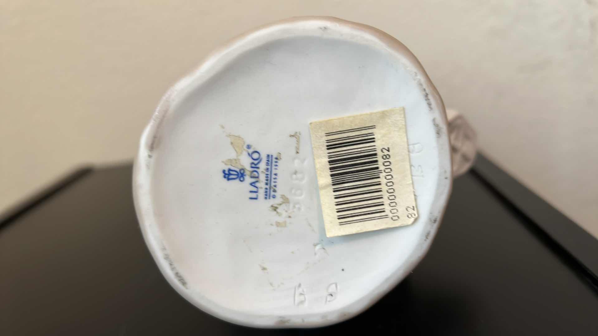 Photo 6 of LLADRO FIGURINE OF WOMAN