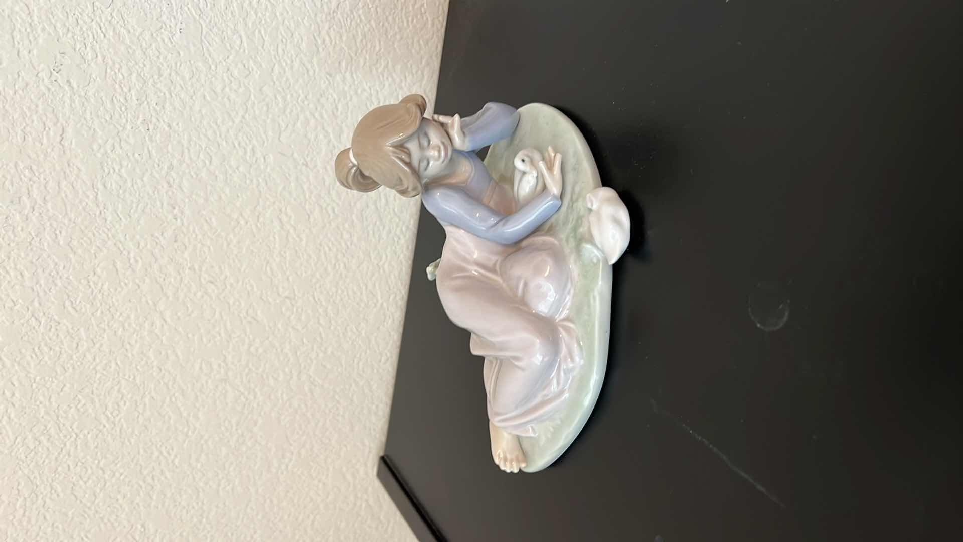 Photo 2 of LLADRO FIGURINE