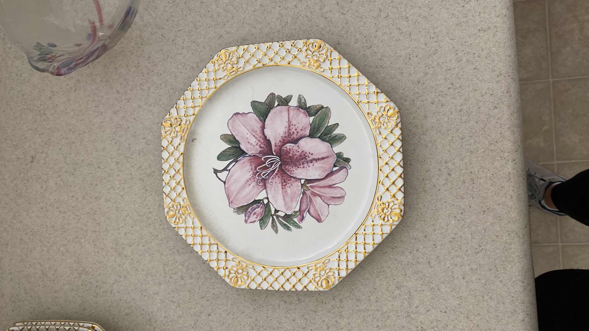 Photo 5 of 4 COLLECTOR PLATES & 1 GLASS BASKET