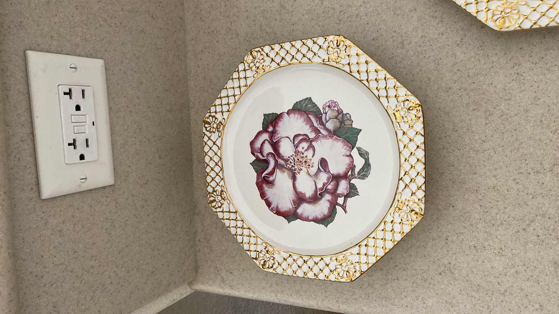 Photo 4 of 4 COLLECTOR PLATES & 1 GLASS BASKET