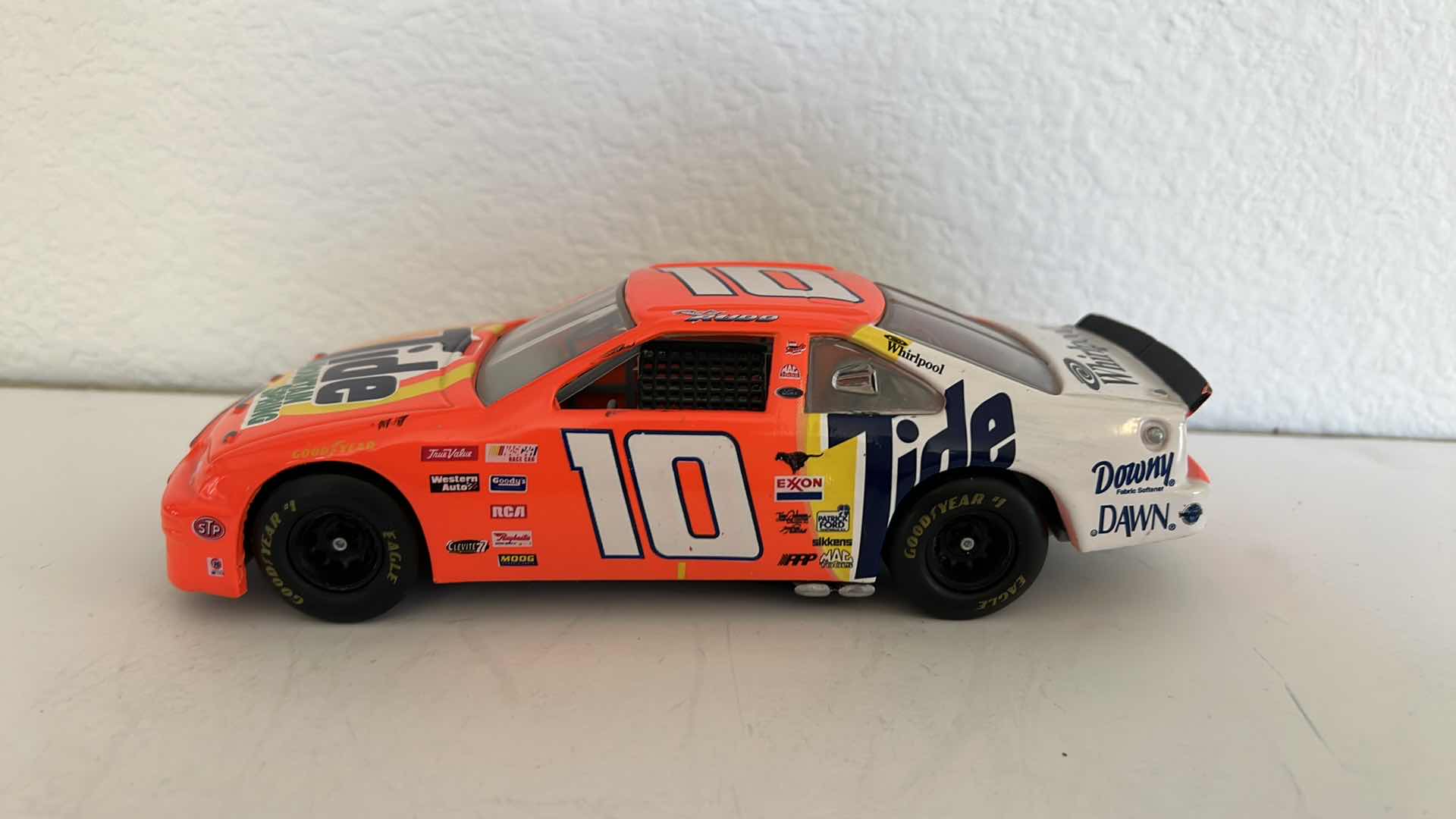 Photo 2 of DIE CAST FORD THUNDERBIRD TIDE #10 MODEL CAR