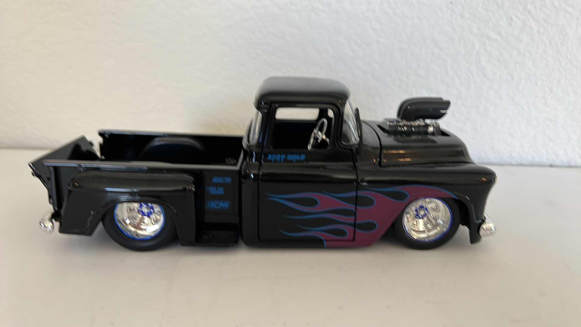 Photo 3 of CHEVROLET DIR CAST MODEL CLASSIC PICKUP TRUCK