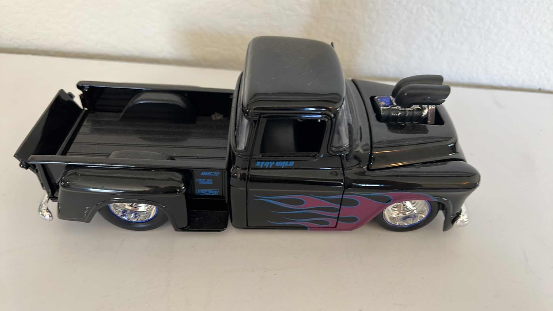 Photo 2 of CHEVROLET DIR CAST MODEL CLASSIC PICKUP TRUCK