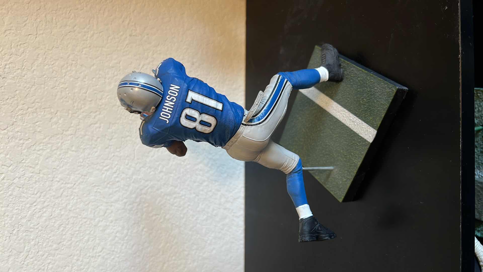 Photo 1 of NFL 2012 LIONS JOHNSON 81 COLLECTIBLE