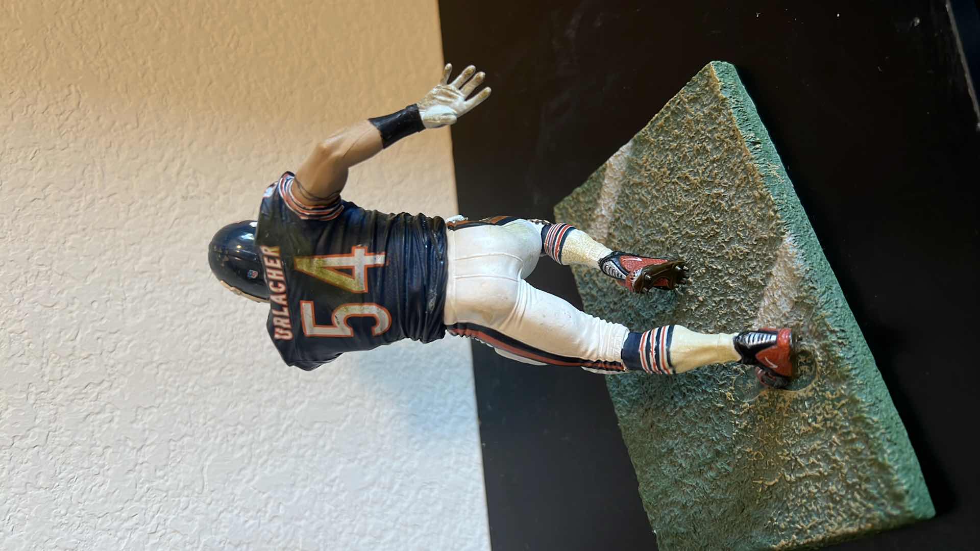 Photo 1 of 2003 NFL CHICAGO URLACHER 54 COLLECTIBLE