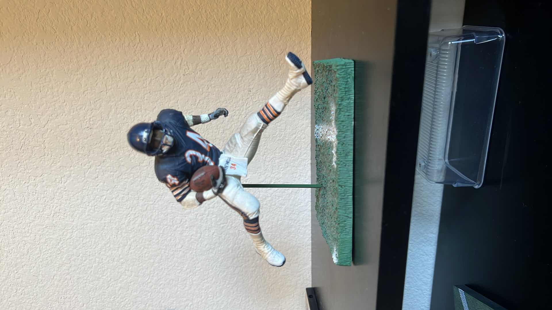 Photo 1 of 2006 NFL PAYTON 34 COLLECTIBLE