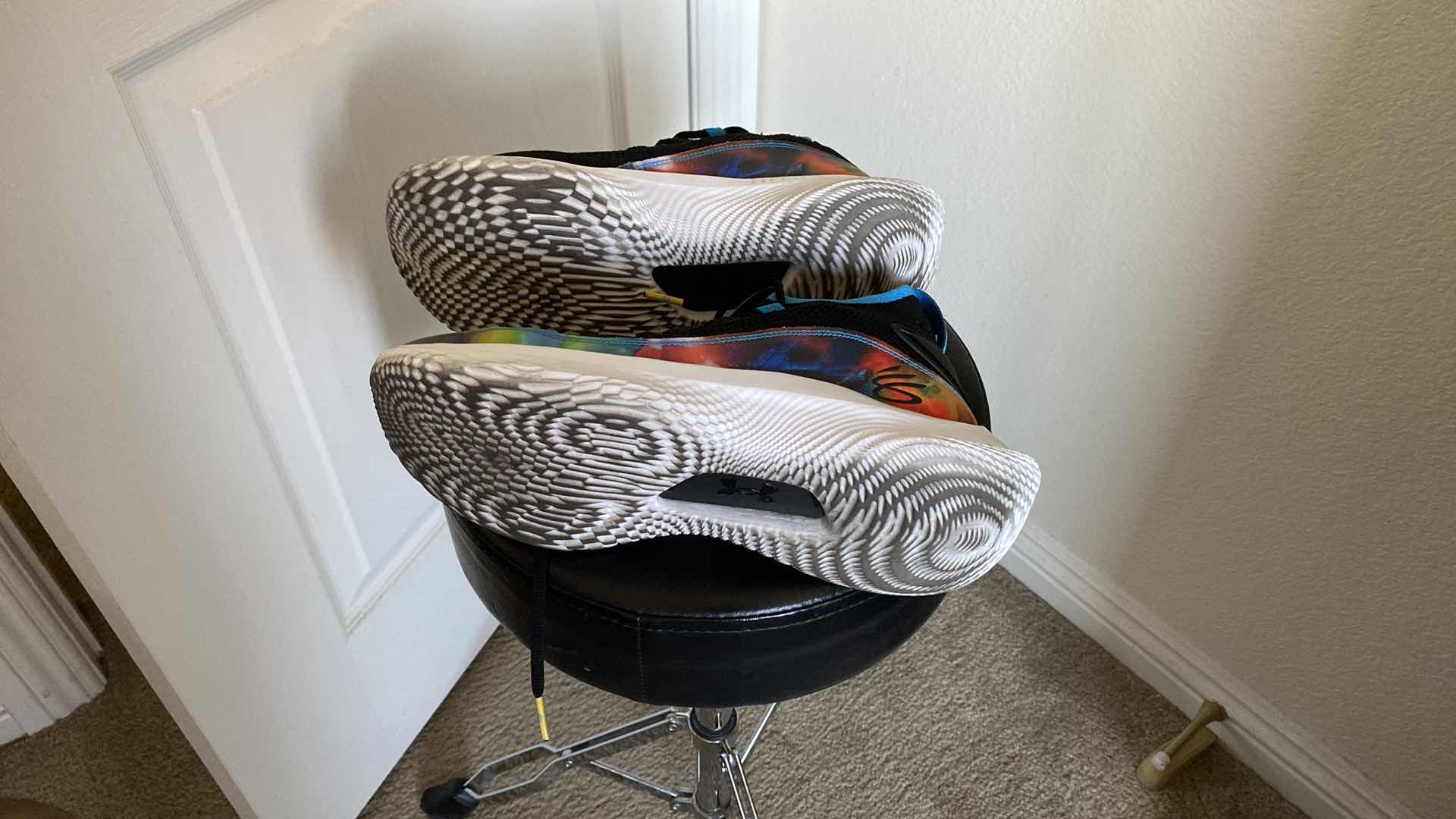 Photo 1 of MENS 9 UNDER ARMOUR CURRY