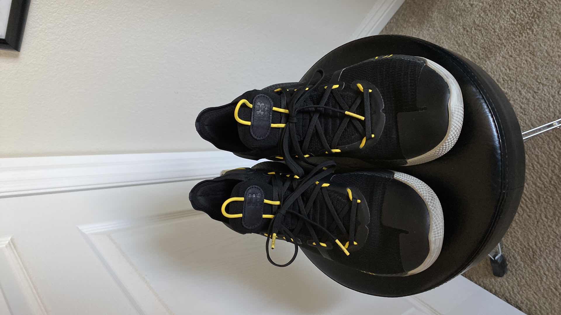 Photo 1 of MENS SIZE 9.5 UNDER ARMOUR BGS CURRY 6