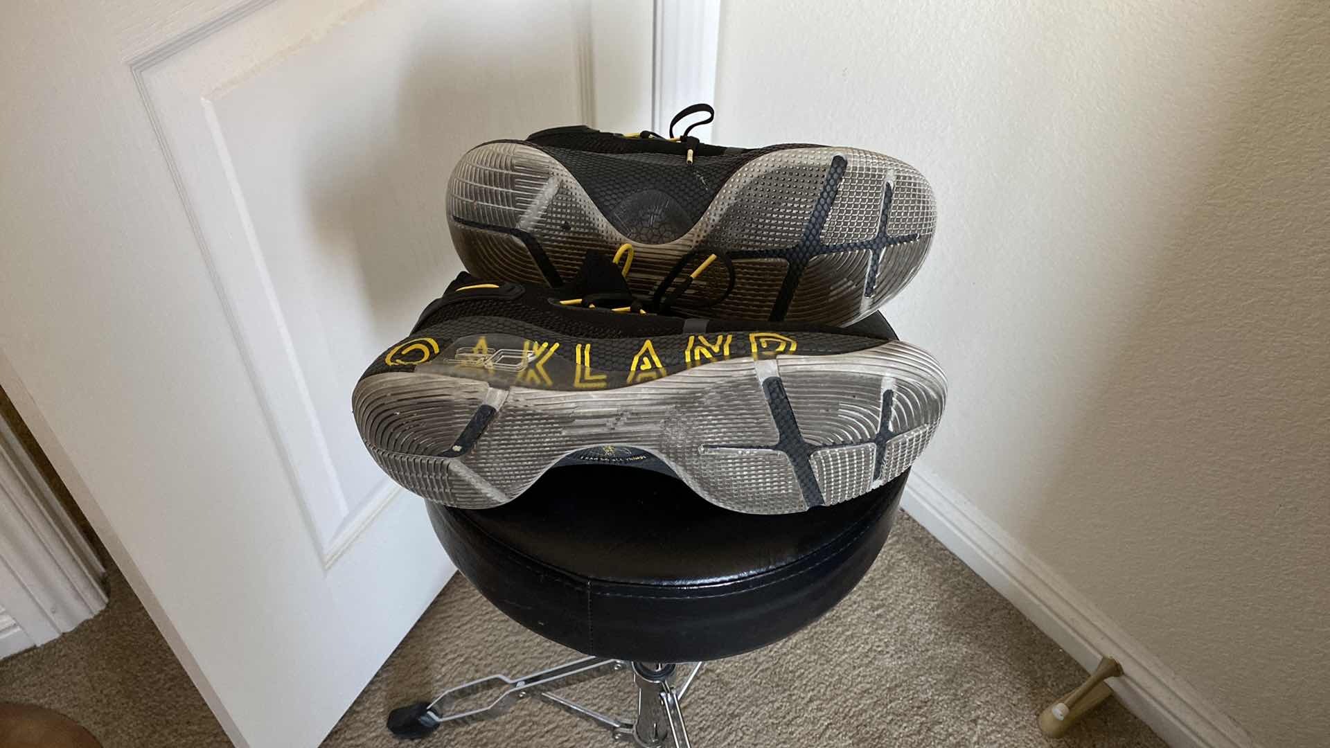 Photo 1 of MENS SIZE 9.5 UNDER ARMOUR BGS CURRY 6