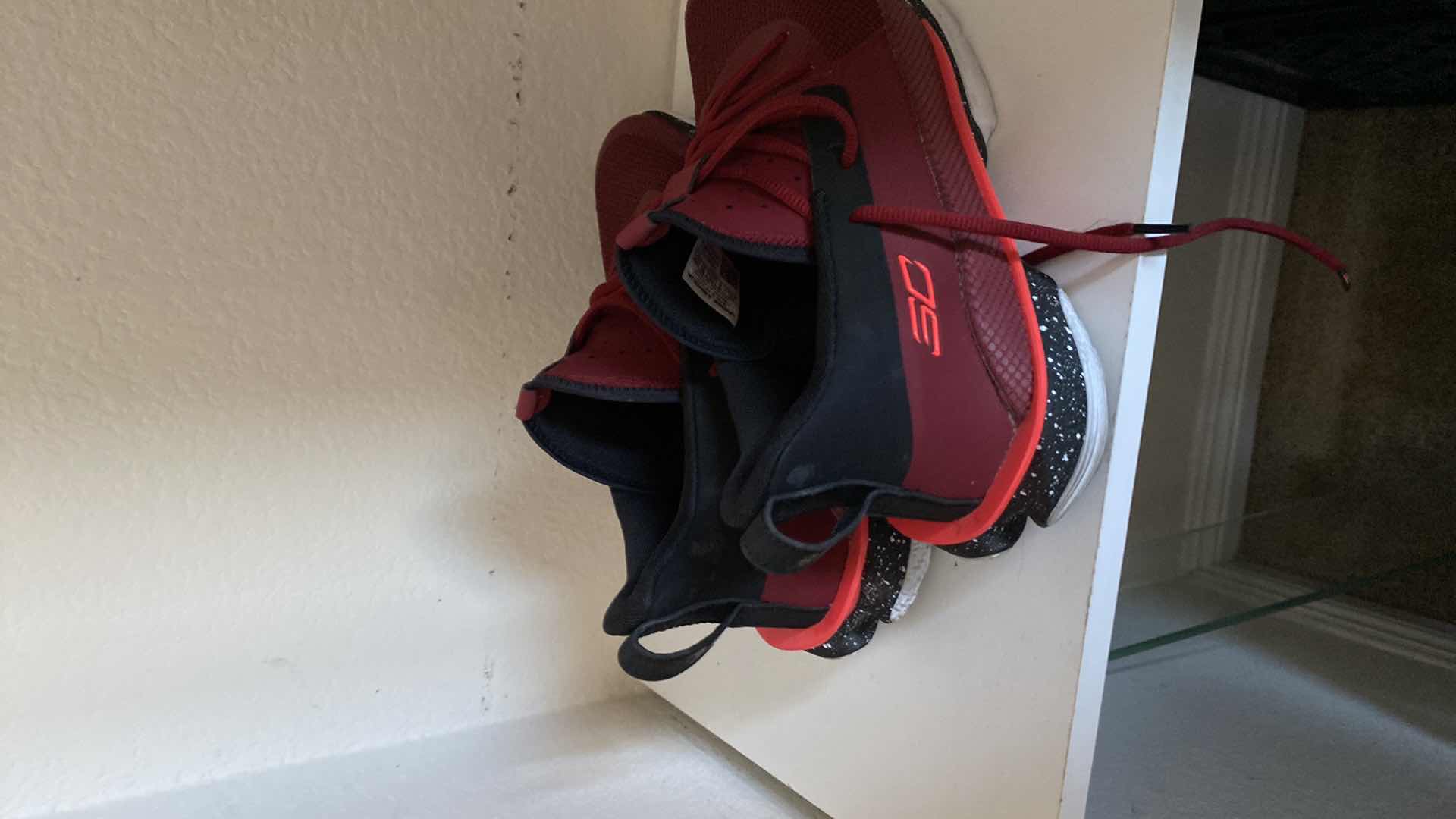 Photo 2 of MENS SIZE 9 UNDER ARMOUR SC SHOES