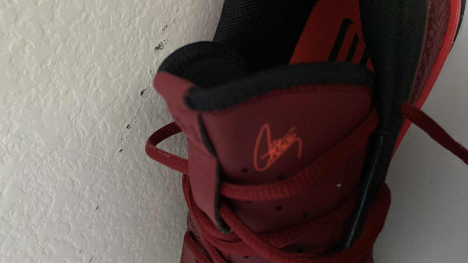 Photo 5 of MENS SIZE 9 UNDER ARMOUR SC SHOES