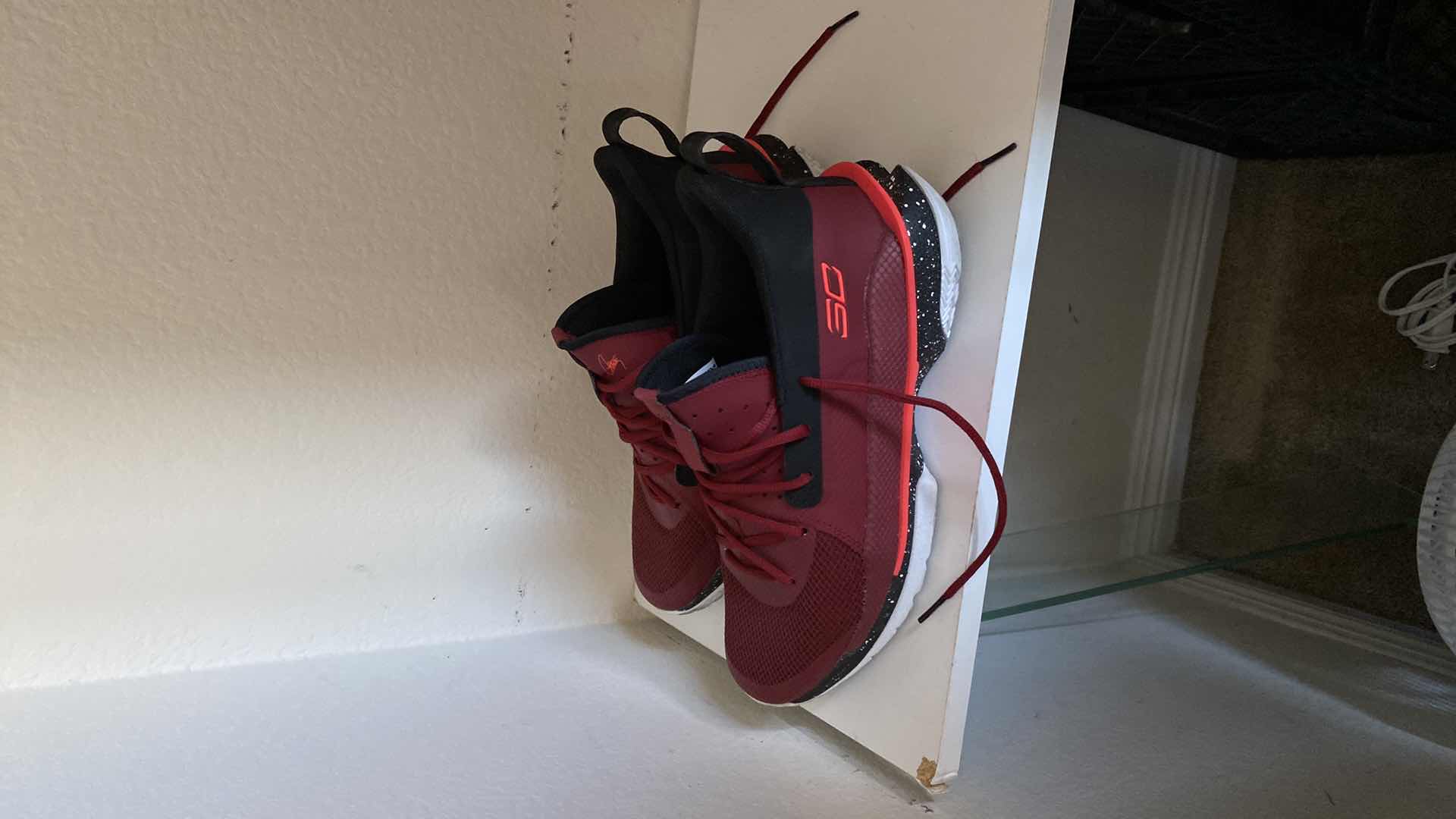 Photo 4 of MENS SIZE 9 UNDER ARMOUR SC SHOES