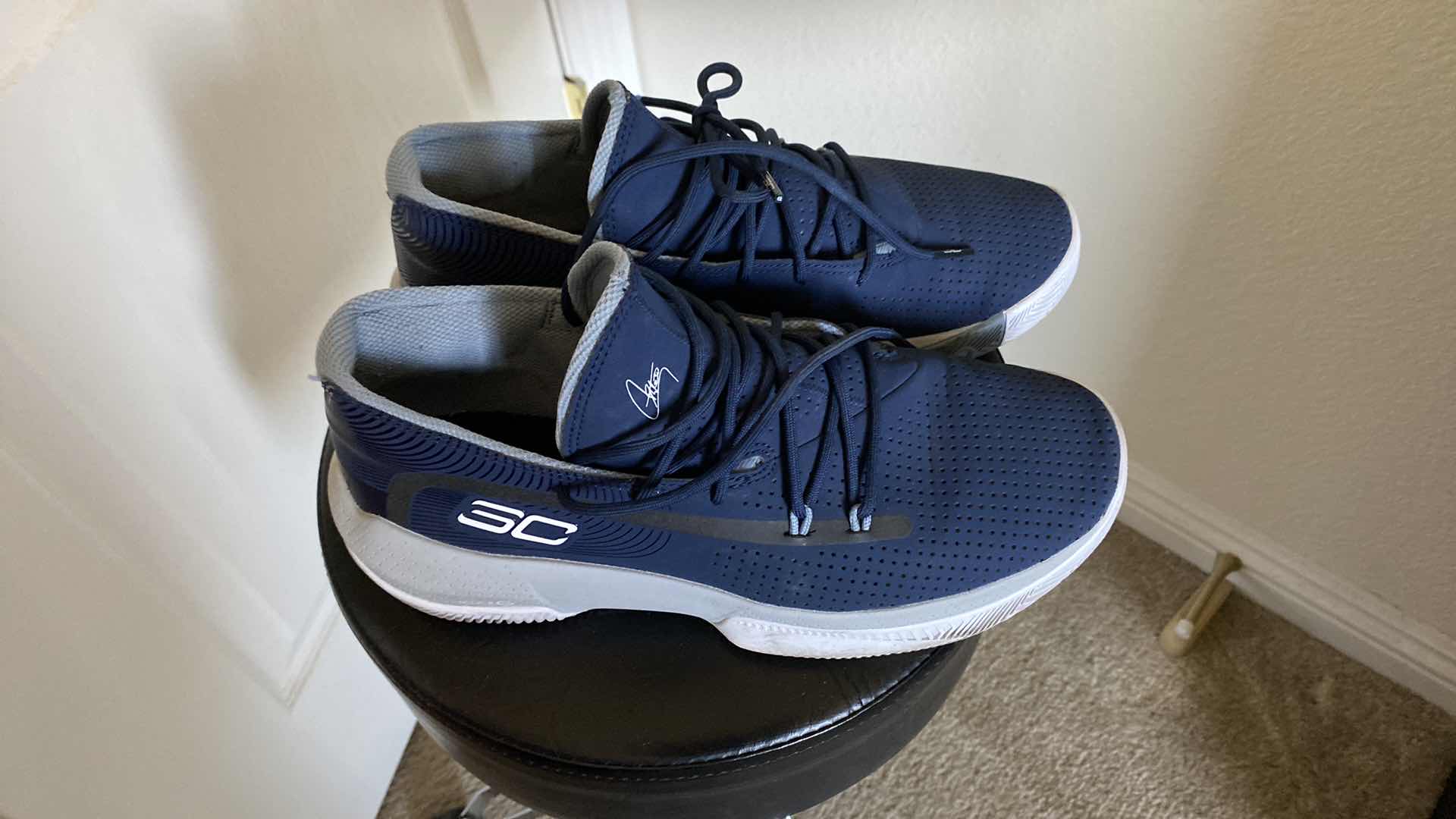 Photo 4 of MENS SIZE 9 UNDER ARMOUR SC TEAM CURRY