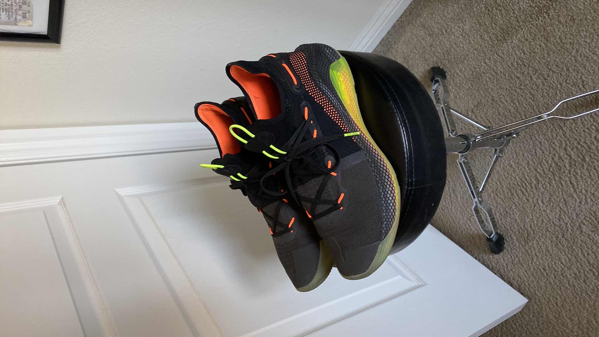 Photo 1 of MENS 10 UNDER ARMOUR SC SHOES