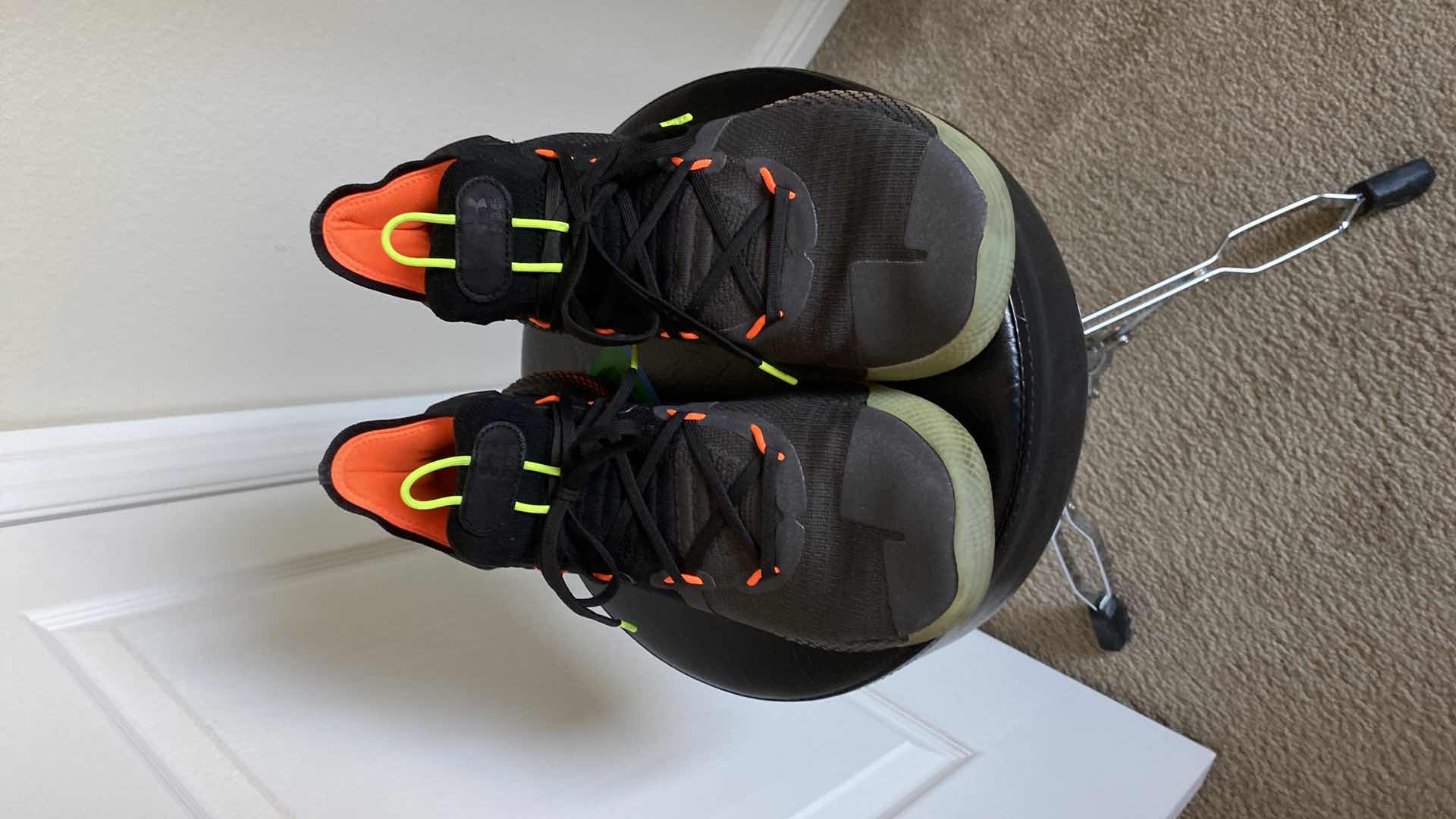 Photo 1 of MENS 10 UNDER ARMOUR SC SHOES