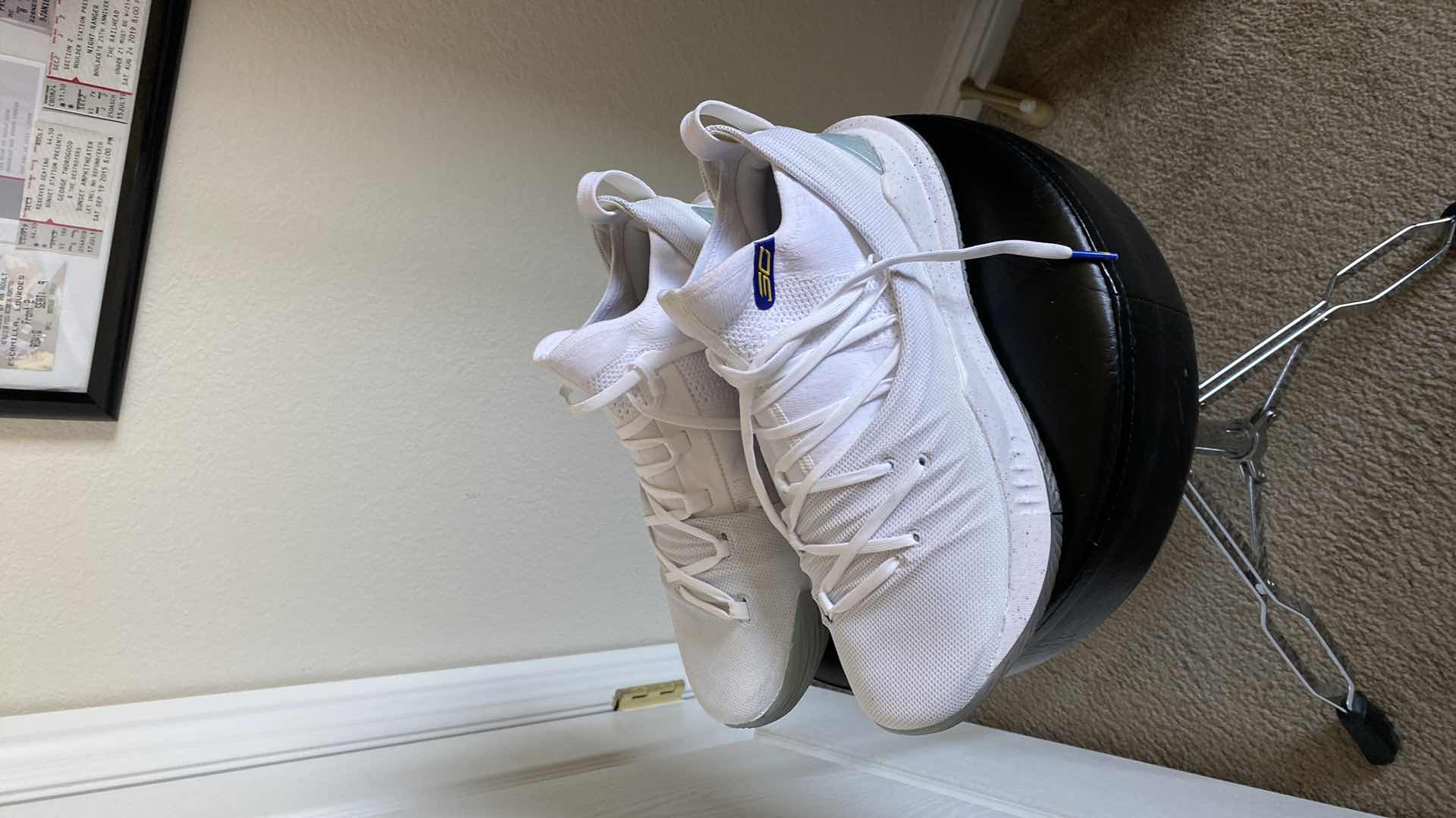 Photo 1 of MENS 9 UNDER ARMOUR SC SHOES