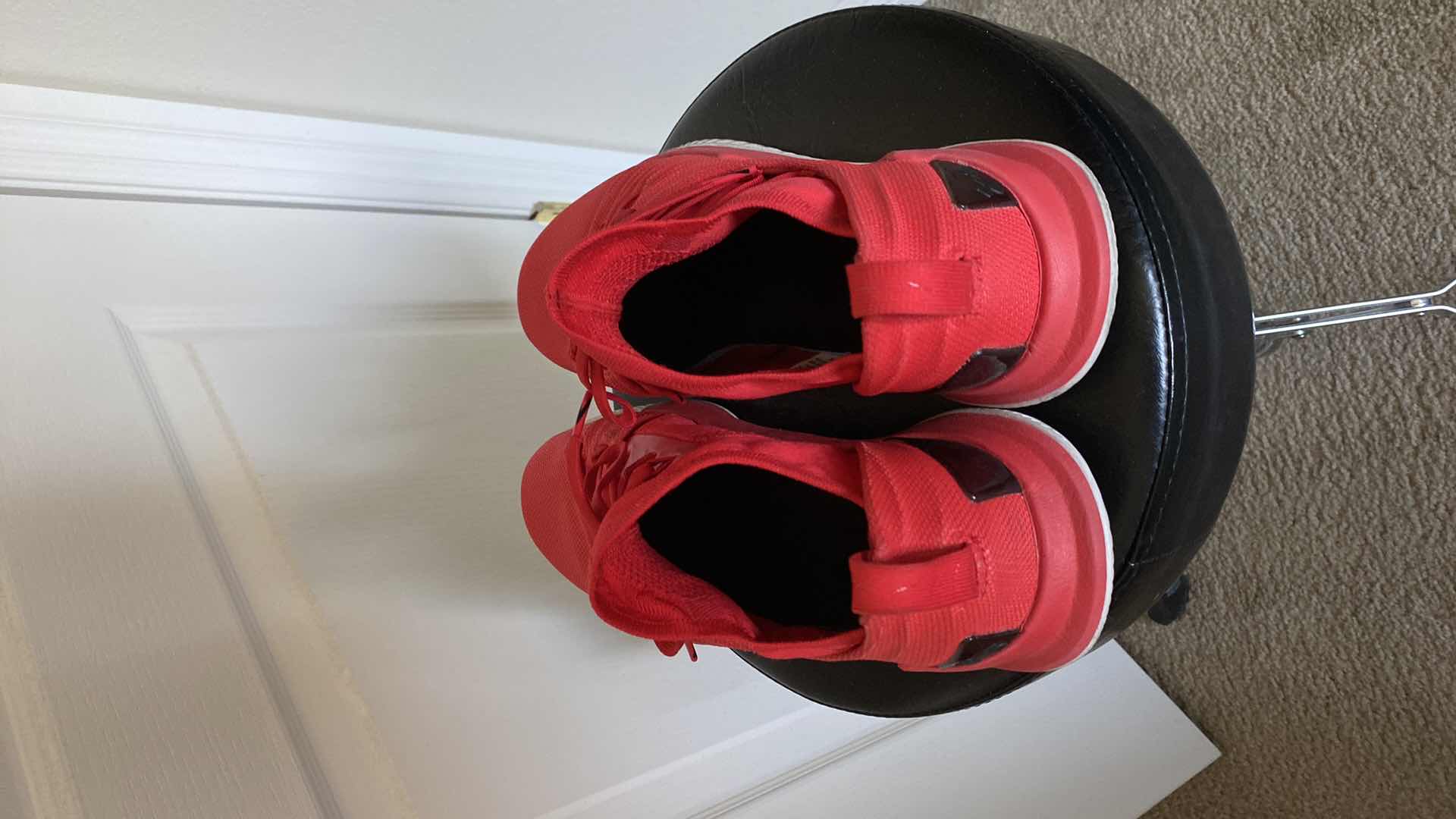 Photo 1 of MENS 9.5 UNDER ARMOUR  CURRY 5 FIRED UP