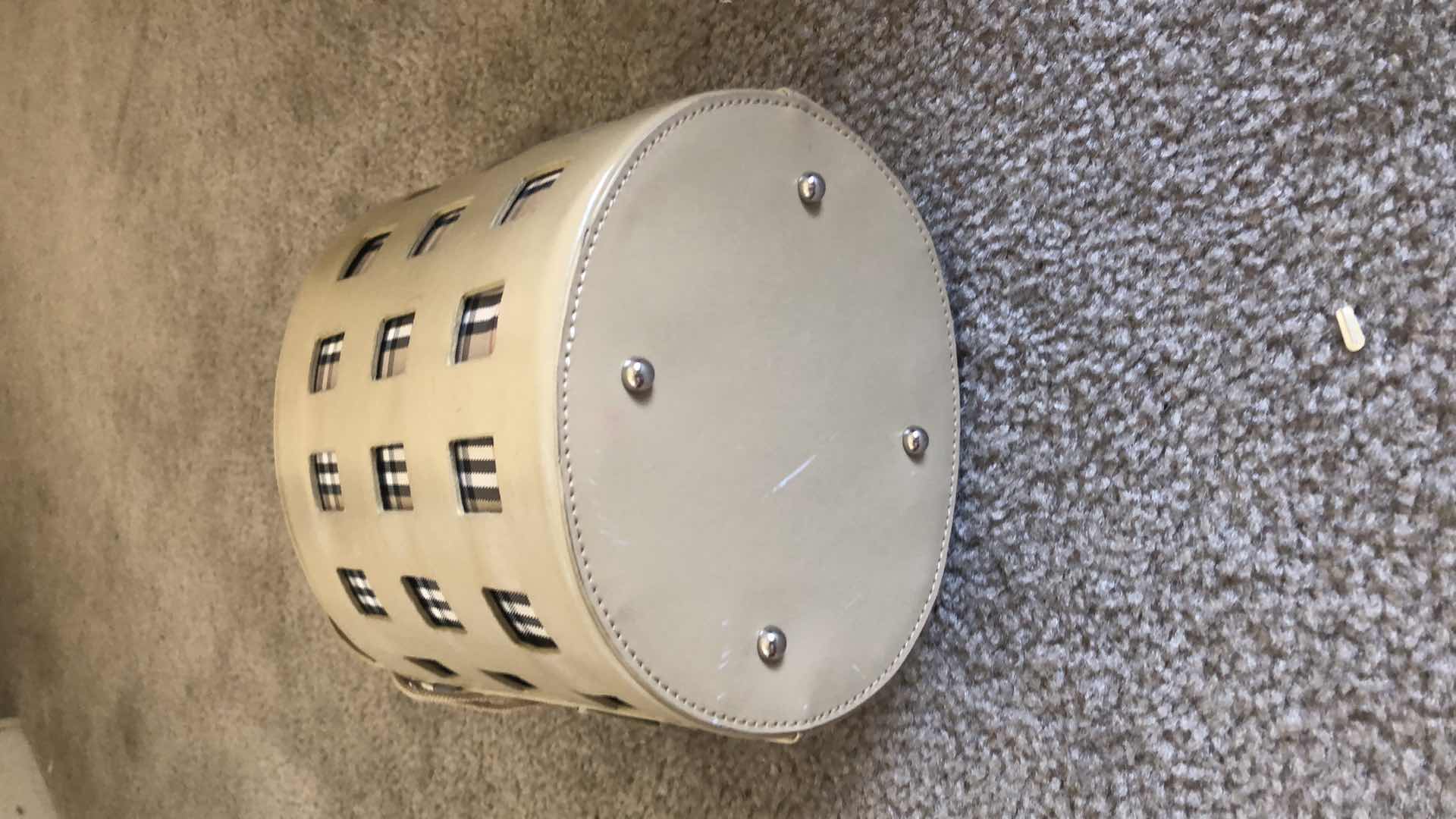 Photo 2 of BURBERRY HANDBAG (NOT AUTHENTICATED)