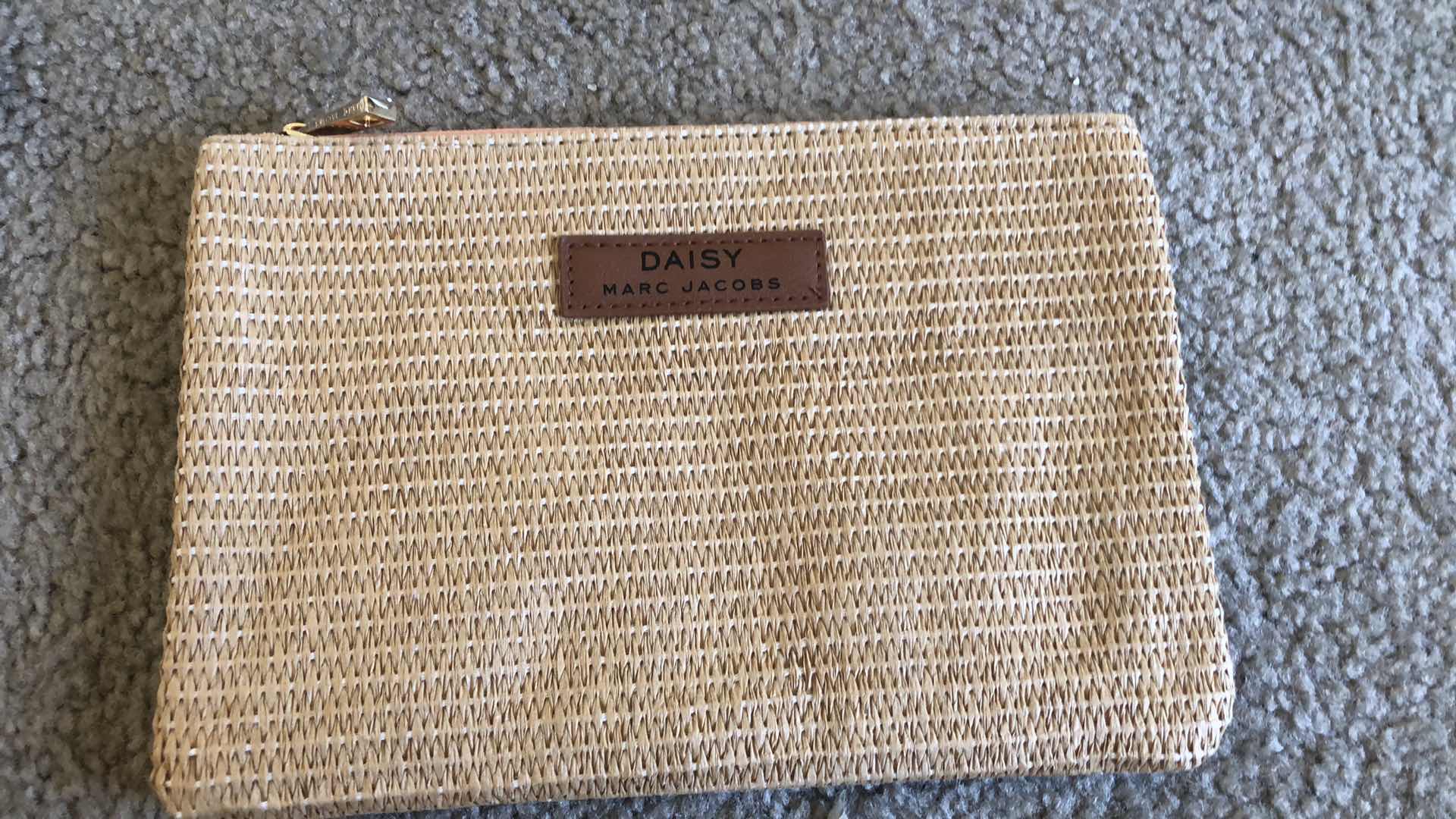 Photo 1 of 1 NEW MARC JACOBS COSMETICS BAG AND NEW LEATHER CREDIT CARD POUCH