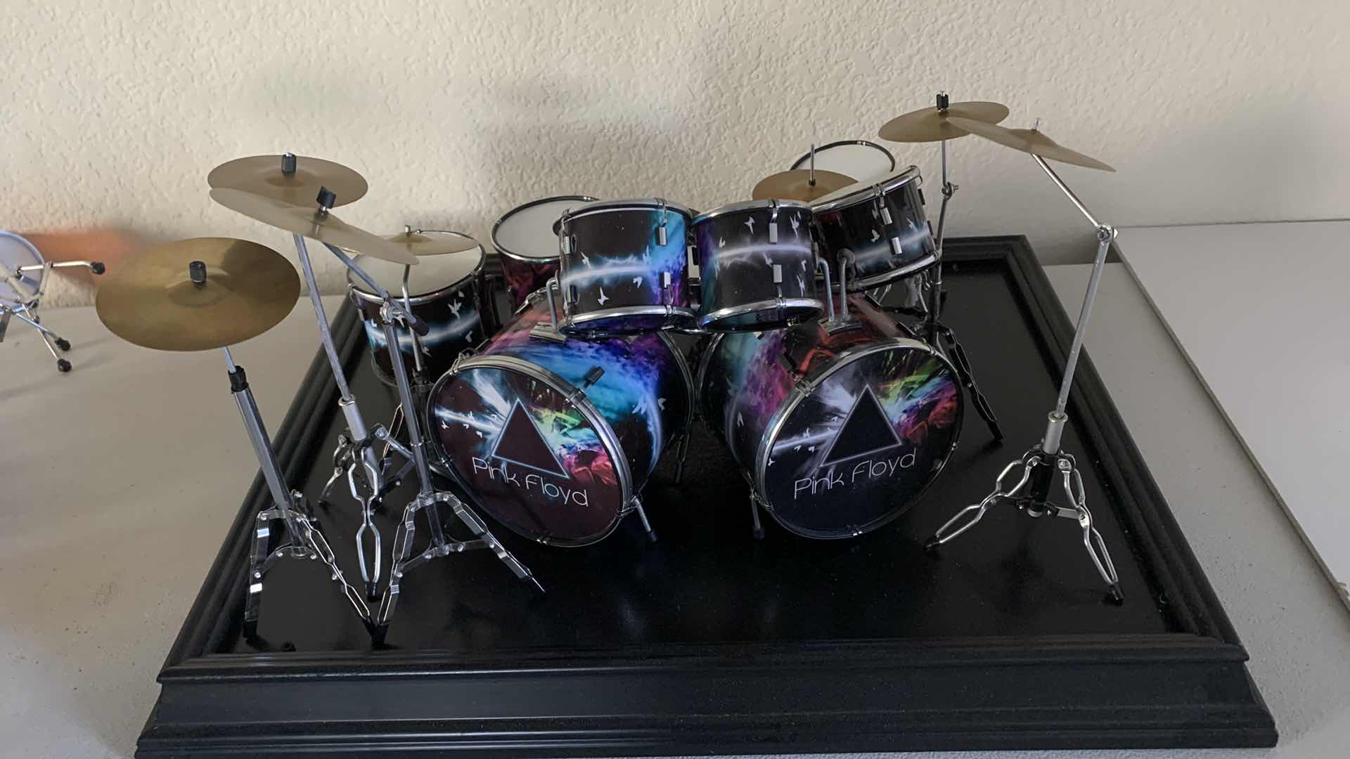 Photo 1 of PINK FLOYD MINIATURE DRUM SET IN SHOW CASE.