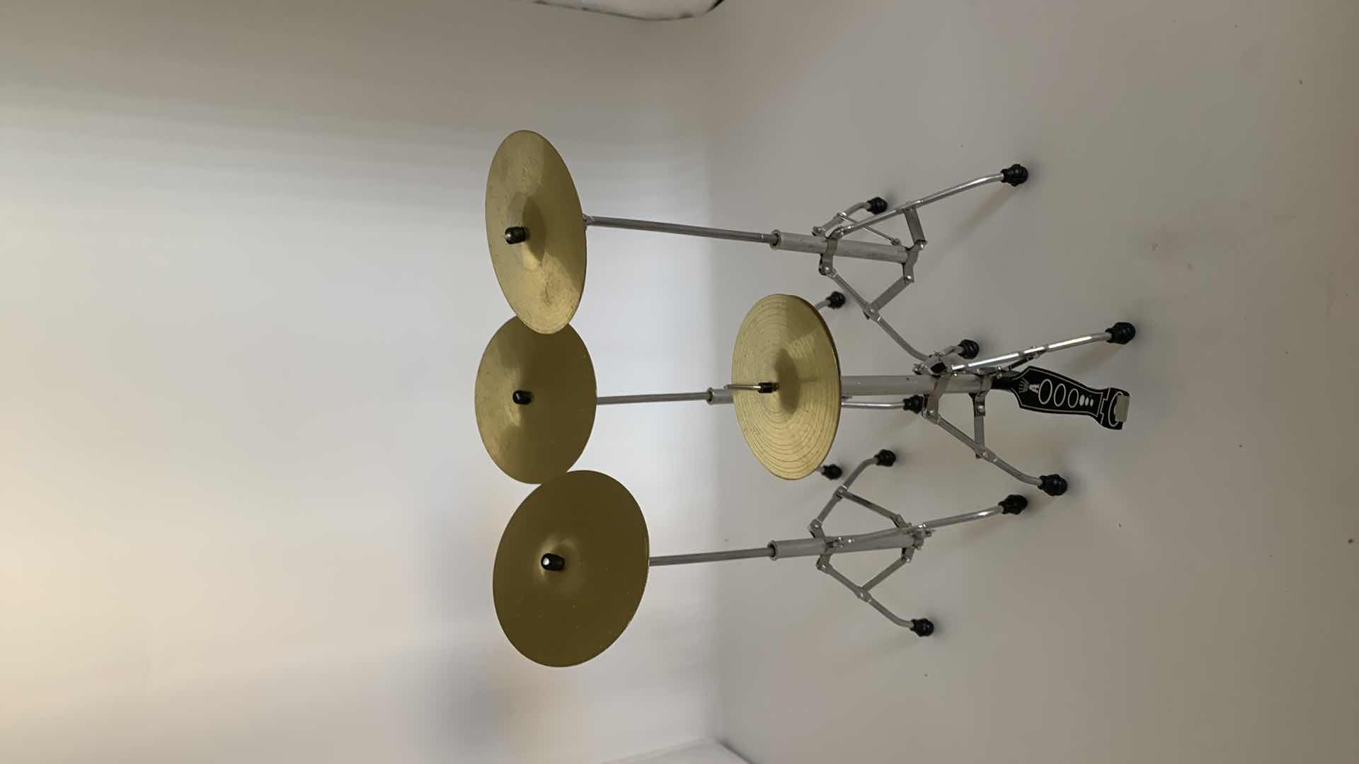 Photo 3 of MINIATURE DISPLAY DRUM SET.