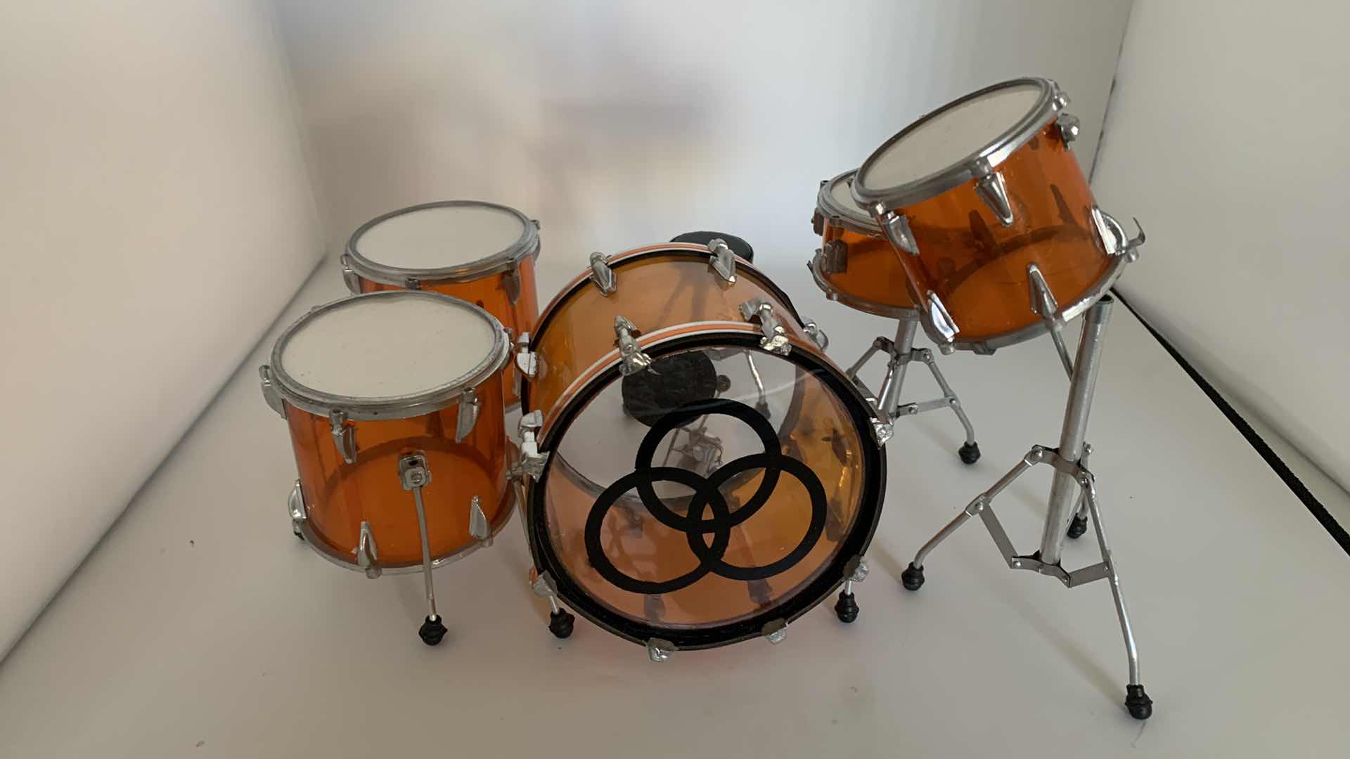 Photo 1 of MINIATURE DISPLAY DRUM SET.