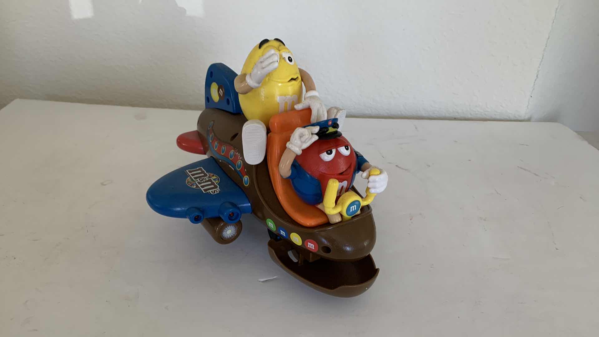 Photo 1 of M & M RED AND YELLOW ON AIRPLANE. COLLECTIBLE CANDY DISPENSER.