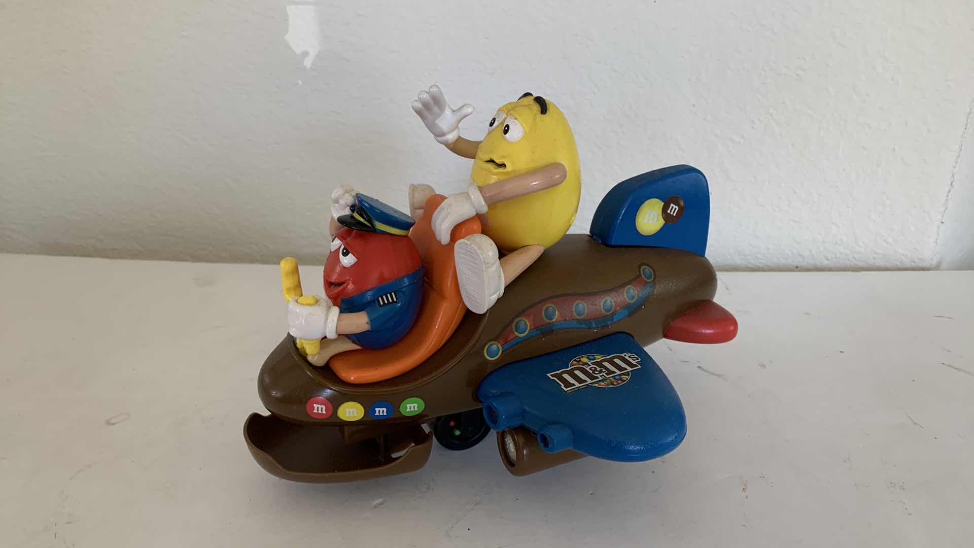 Photo 1 of M & M RED AND YELLOW ON AIRPLANE. COLLECTIBLE CANDY DISPENSER.