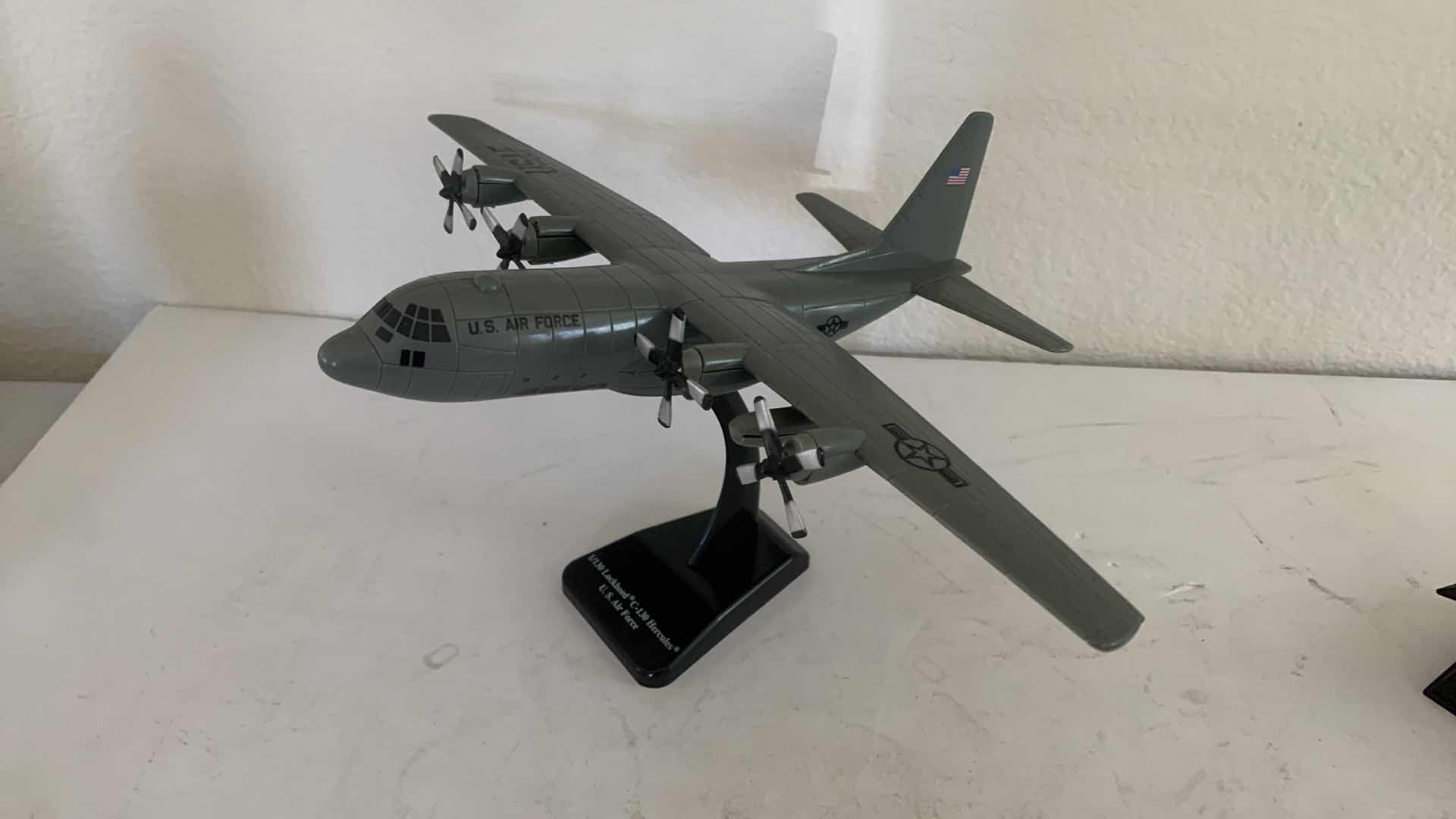 Photo 1 of MINIATURE DISPLAY AIRPLANE COLLECTION.