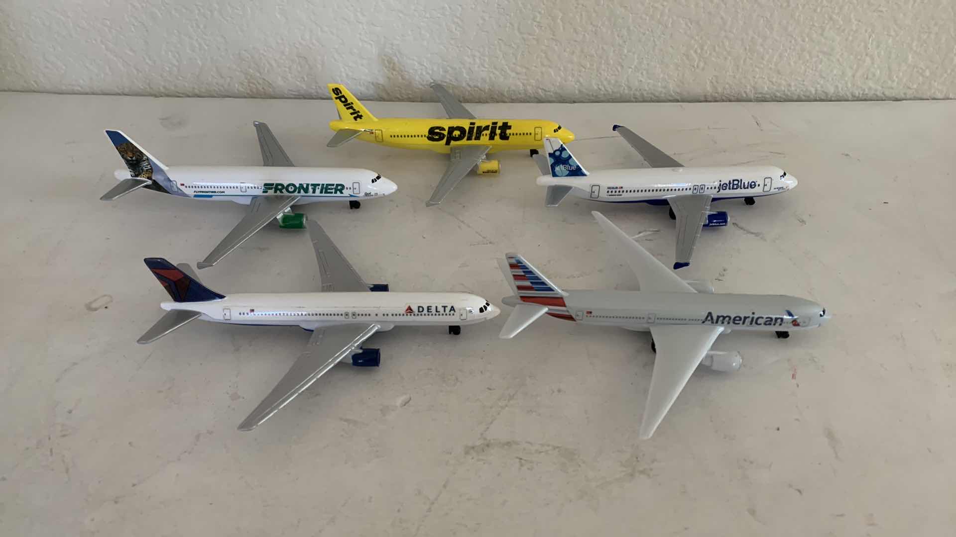 Photo 1 of COMMERCIAL AIRLINES PASSENGER PLANE COLLECTION.