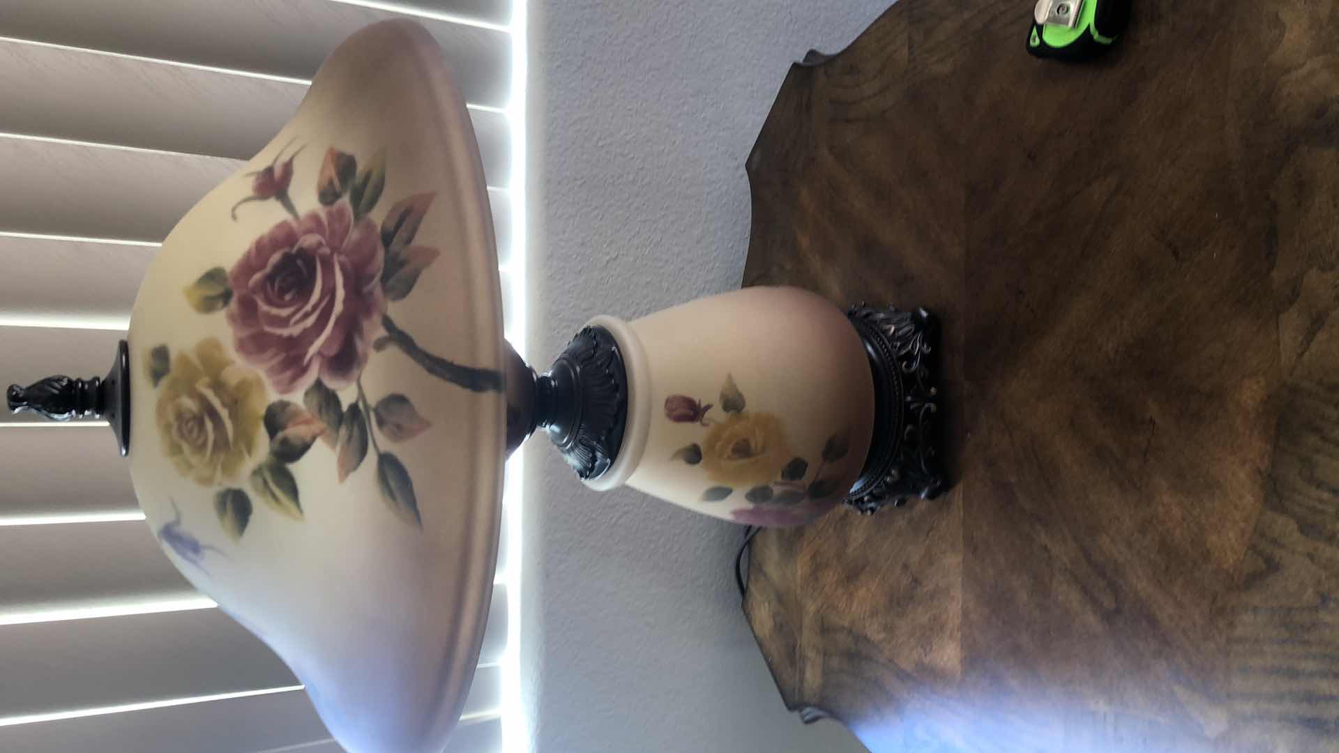 Photo 1 of GOLD VINTAGE  LAMP W/FLOWERS, GLASS AND BRONZE TONE, H25”