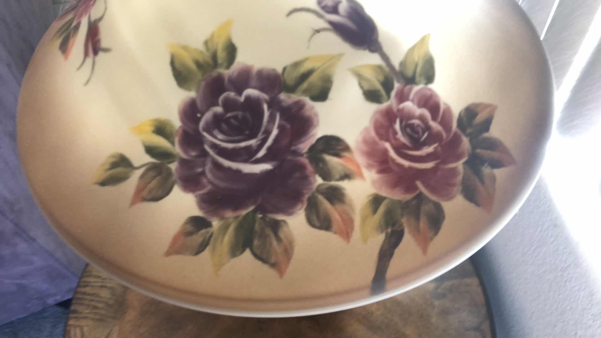 Photo 1 of GOLD VINTAGE  LAMP W/FLOWERS, GLASS AND BRONZE TONE, H25”