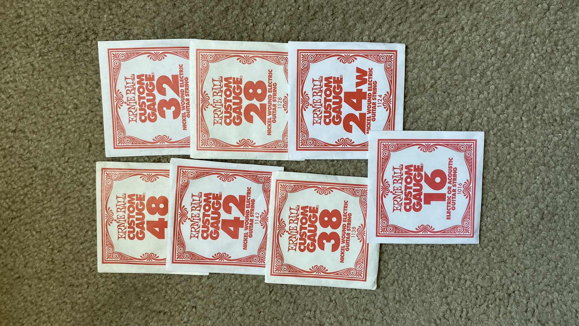 Photo 1 of ERNIE BALL CUSTOM GAUGE GUITAR STRINGS