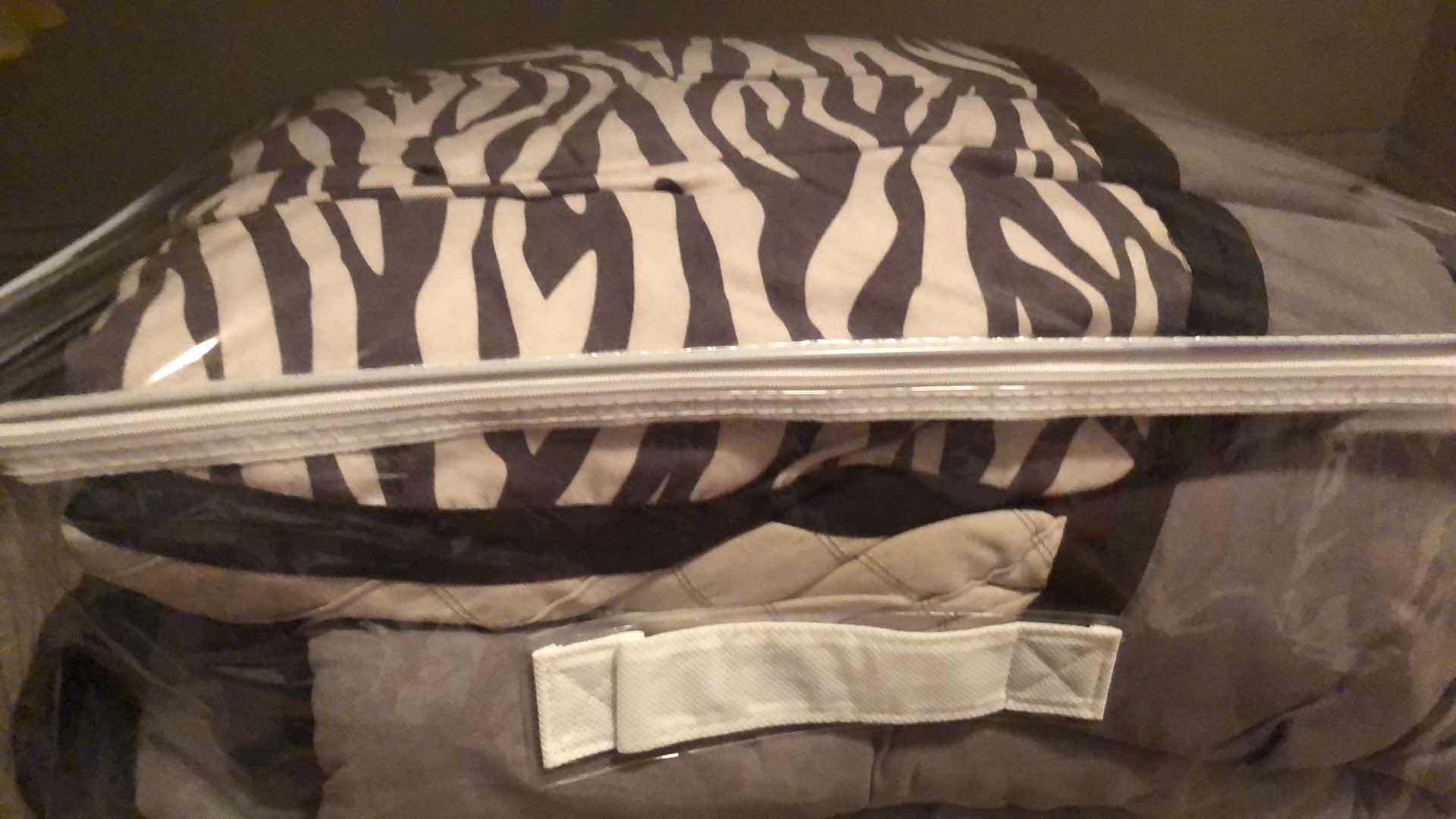 Photo 1 of BEDDING, QUEEN COMFORTER SET