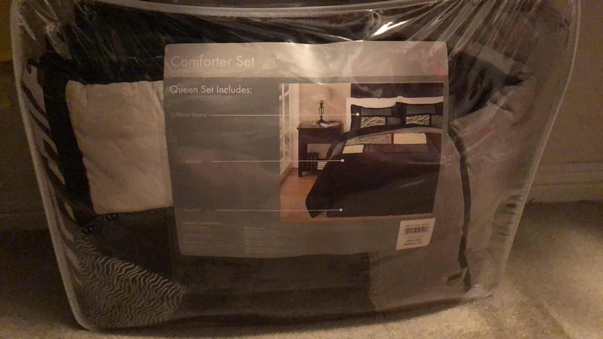 Photo 1 of BEDDING, QUEEN COMFORTER SET