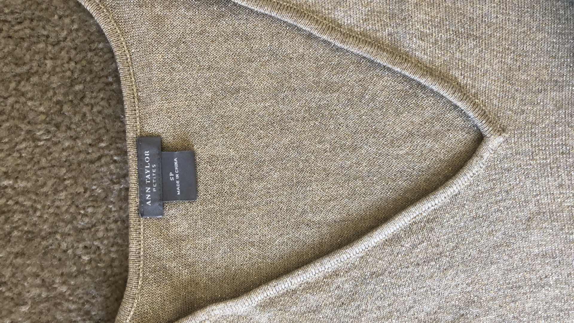 Photo 1 of NEW ANN TAYLOR V NECK TOP WITH  2 NEW SCARF, SIZE SP