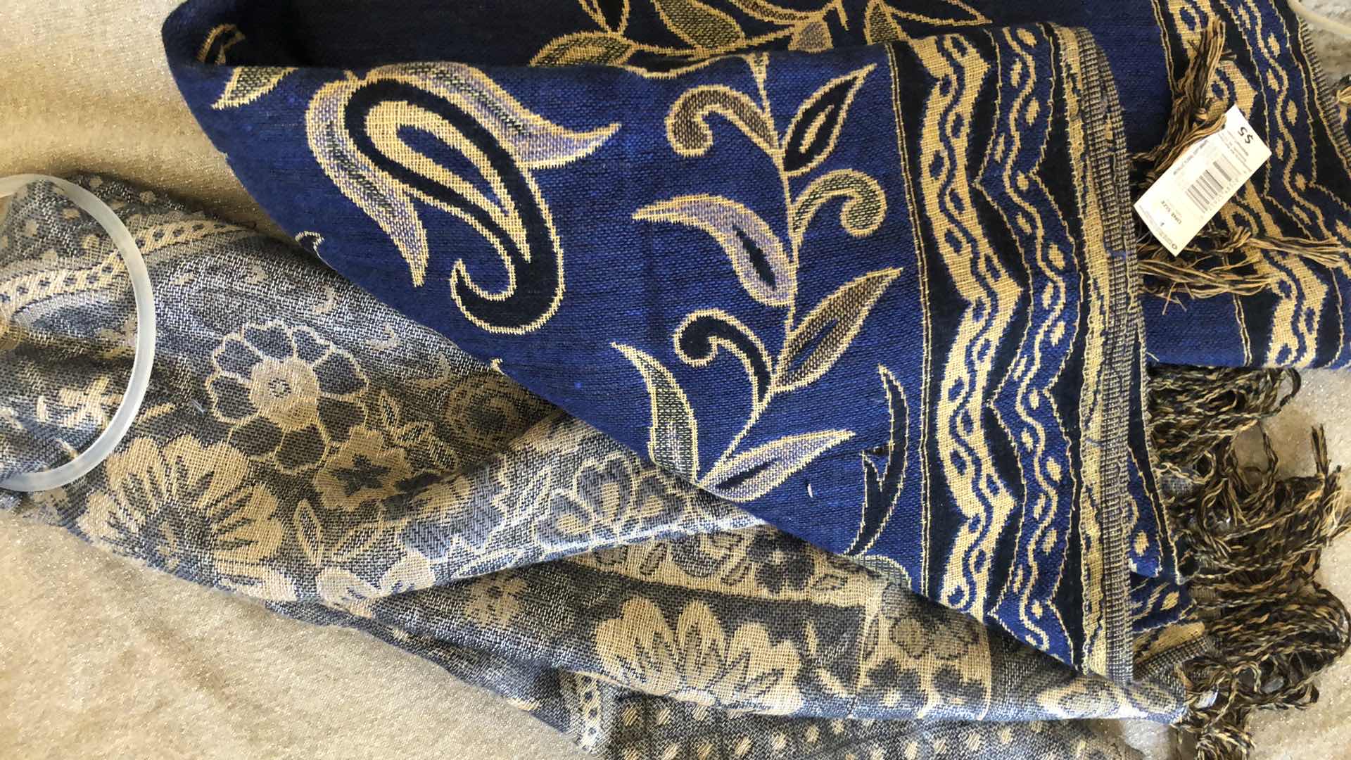 Photo 1 of NEW ANN TAYLOR V NECK TOP WITH  2 NEW SCARF, SIZE SP