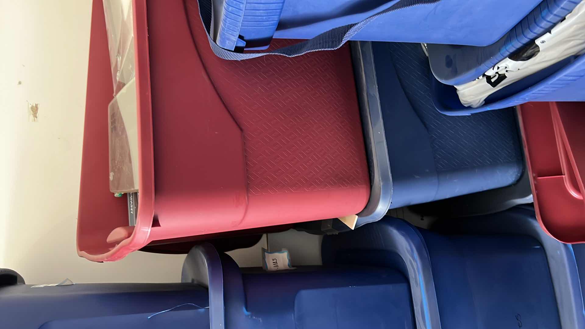 Photo 3 of 12-TOTES W HOLIDAY DECORATIONS