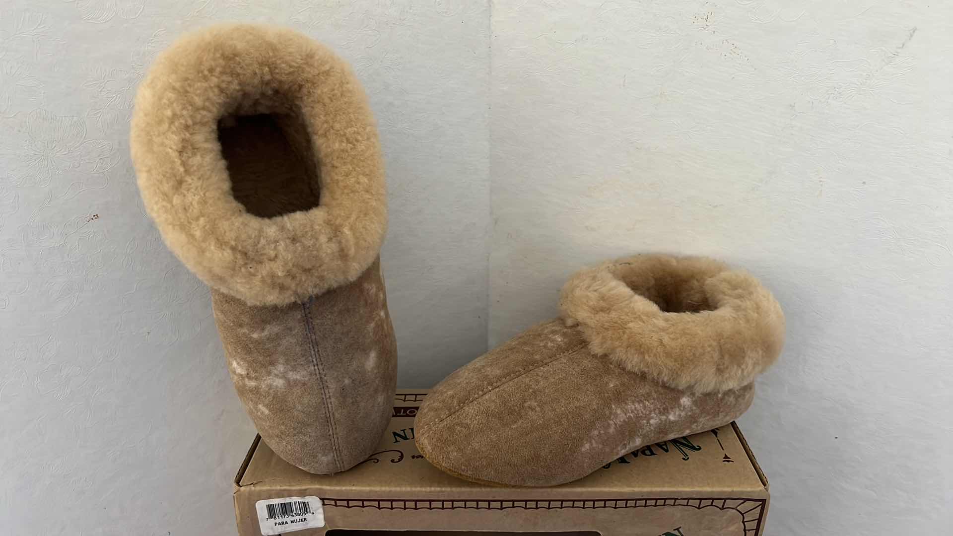 Photo 1 of LADIES “NAPA VALLEY SHEEPSKIN” FOOTWEAR (SIZE 8)