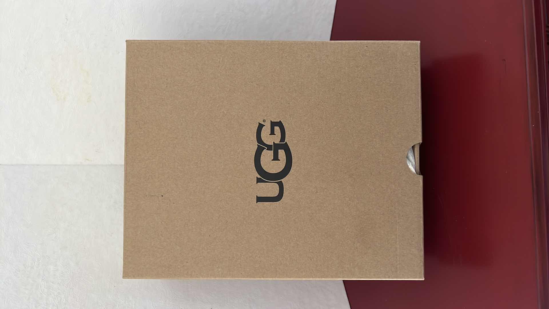 Photo 1 of LADIES UGG WHITE HANNELI SHOES (SIZE 7.5)