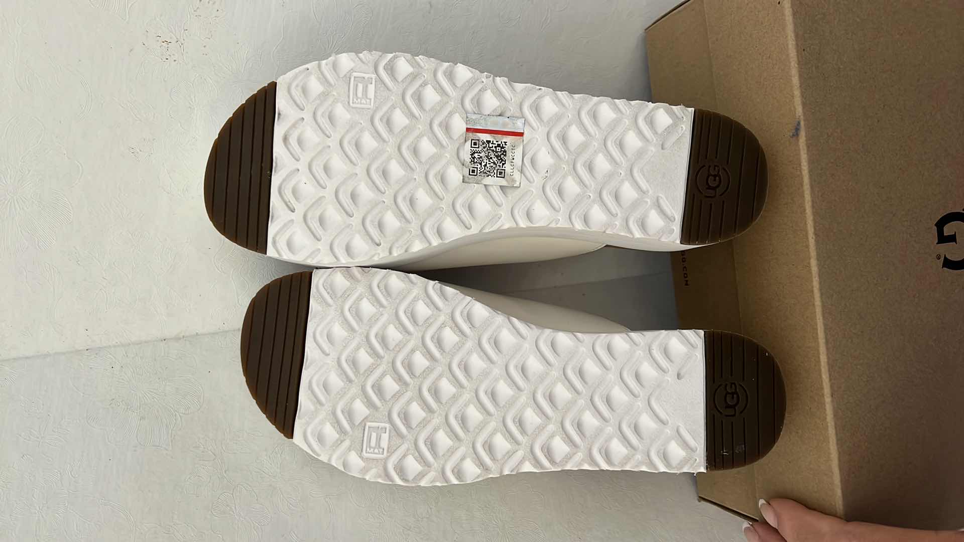 Photo 1 of LADIES UGG WHITE HANNELI SHOES (SIZE 7.5)