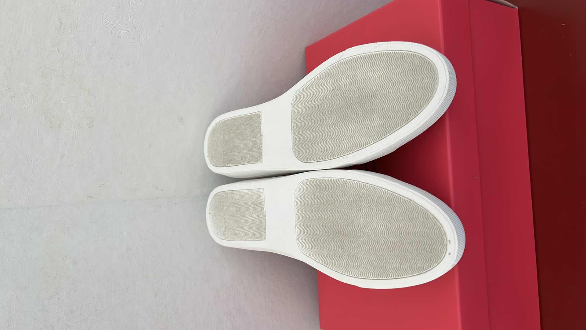 Photo 1 of LADIES BETSY JOHNSON BLAIR WHITE SHOES (SIZE 7)