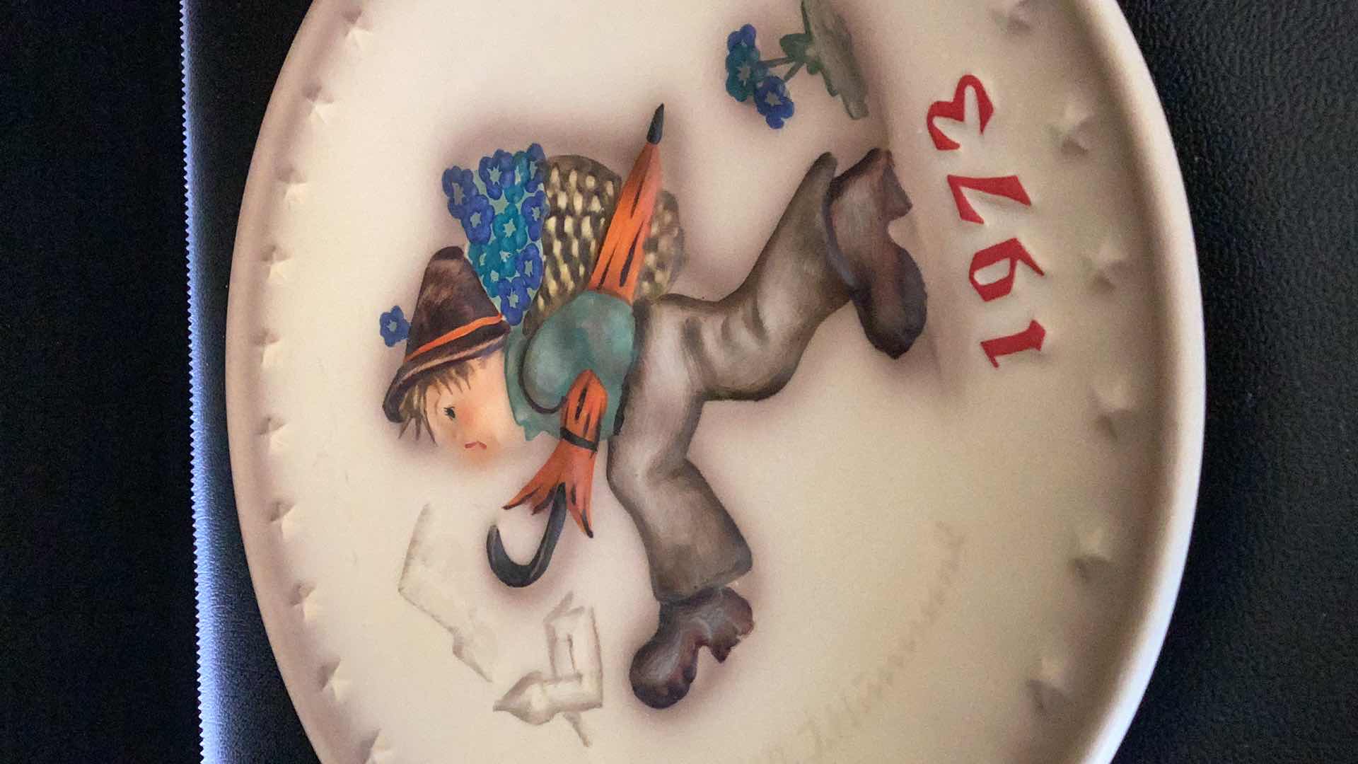 Photo 2 of HUMMEL 1973 3RD ANNUAL PLATE 8” WIDE