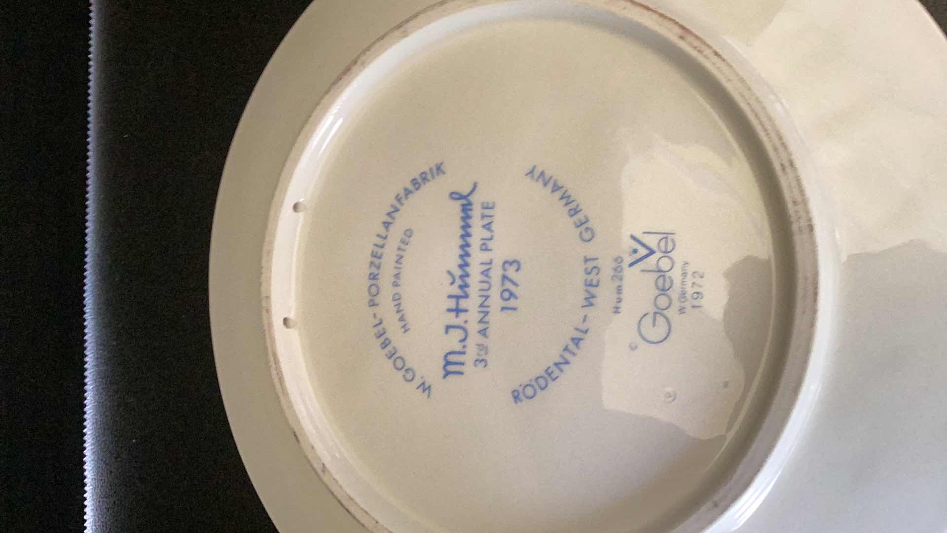 Photo 1 of HUMMEL 1973 3RD ANNUAL PLATE 8” WIDE