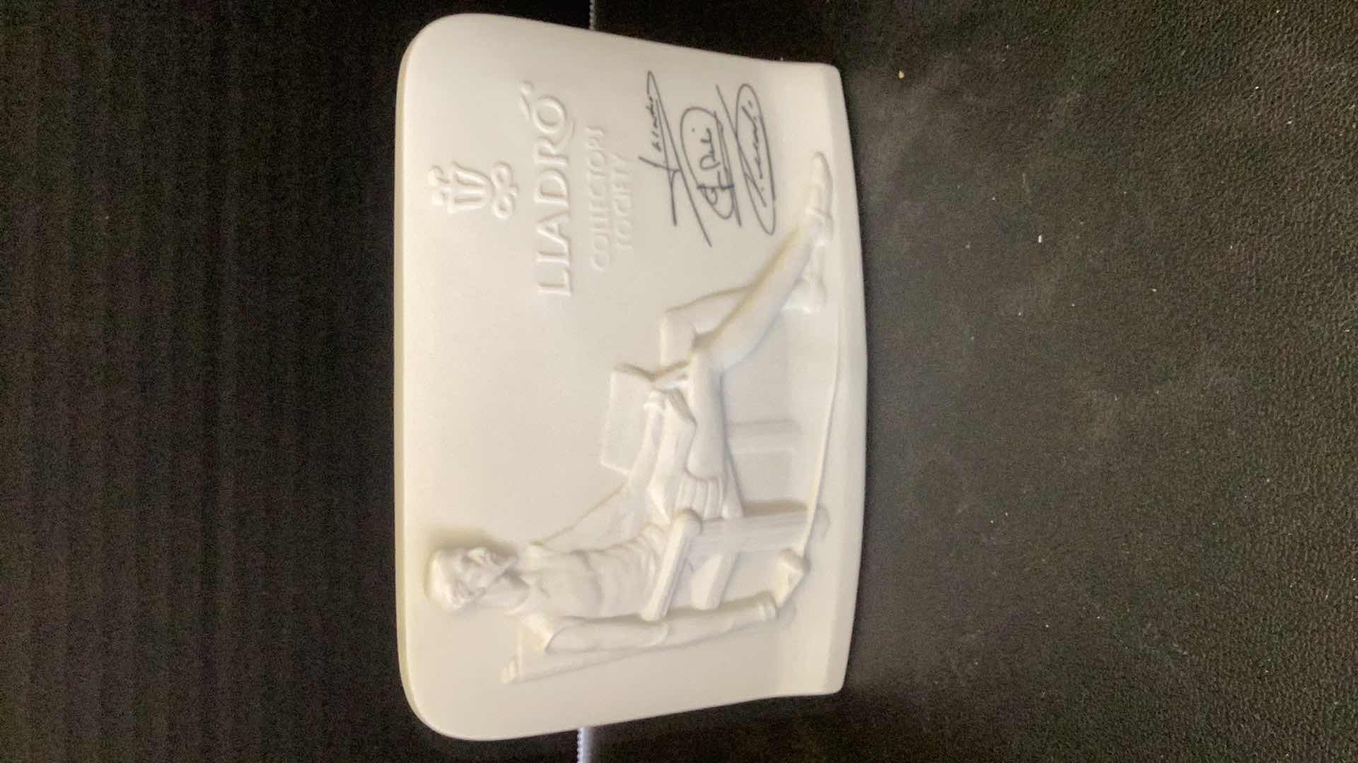 Photo 1 of LLADRO COLLECTORS SOCIETY PLAQUE
