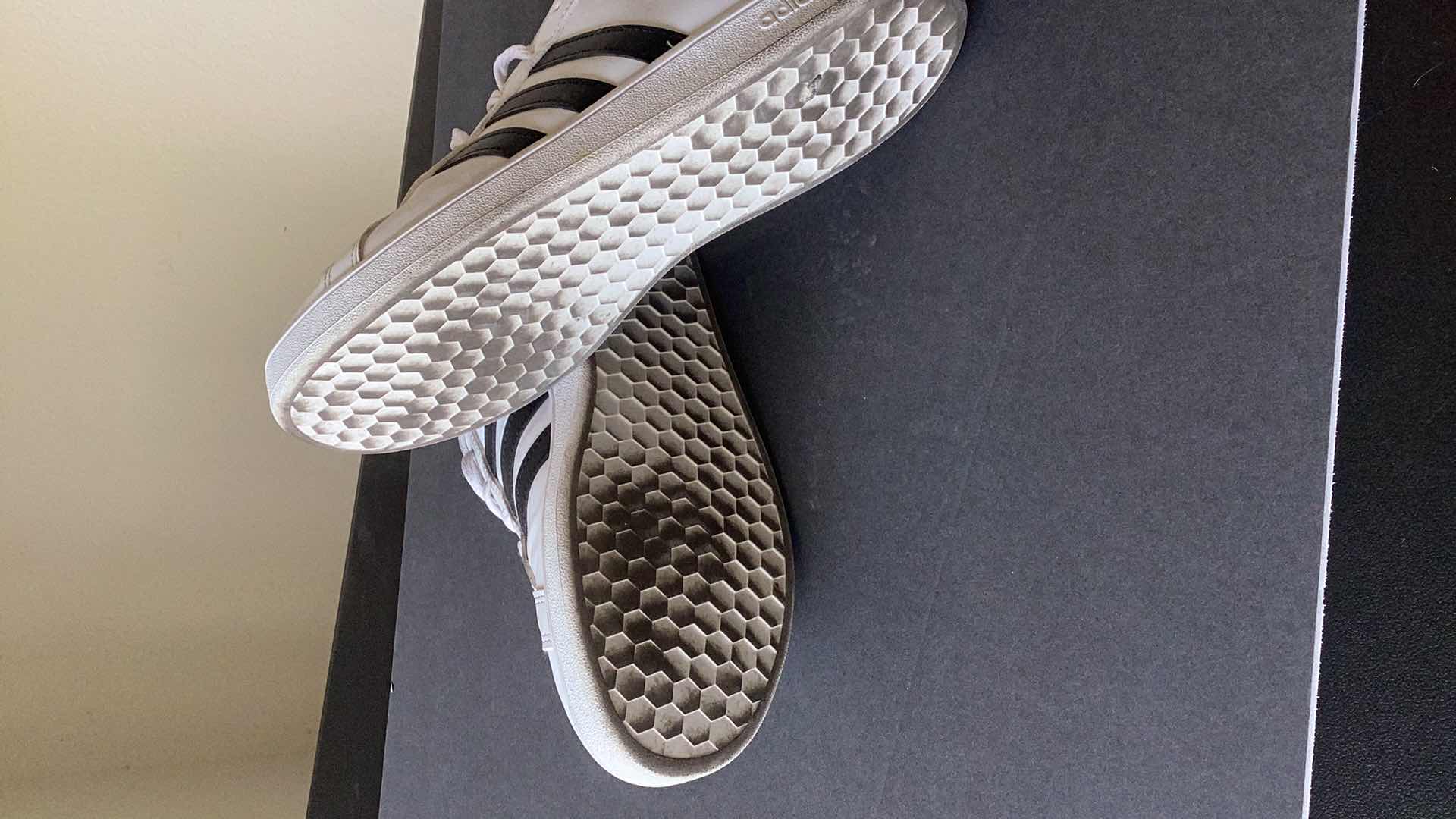 Photo 1 of ADIDAS MENS GRAND COURT SIZE 7