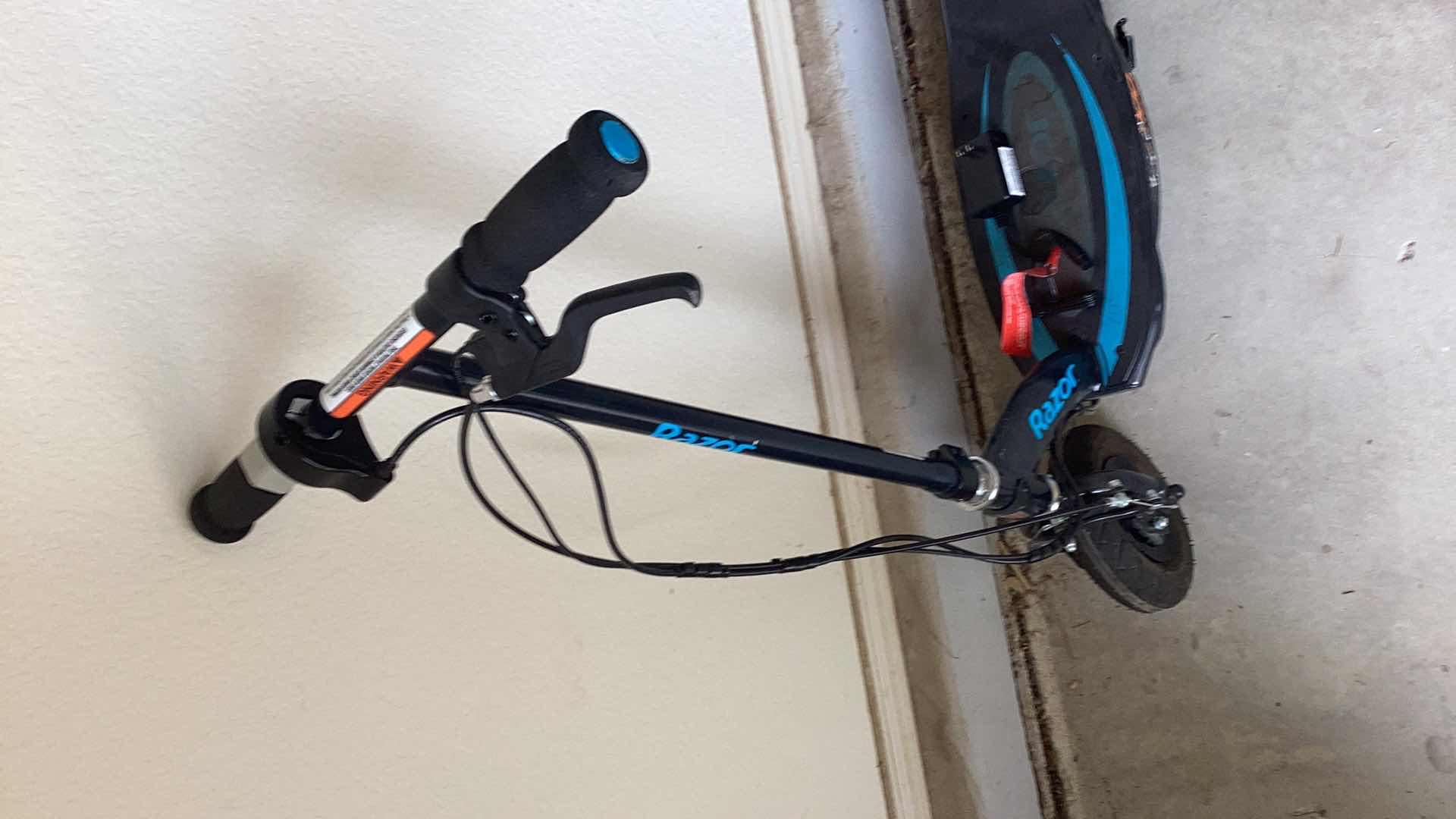 Photo 1 of RAZOR POWER CORE E100